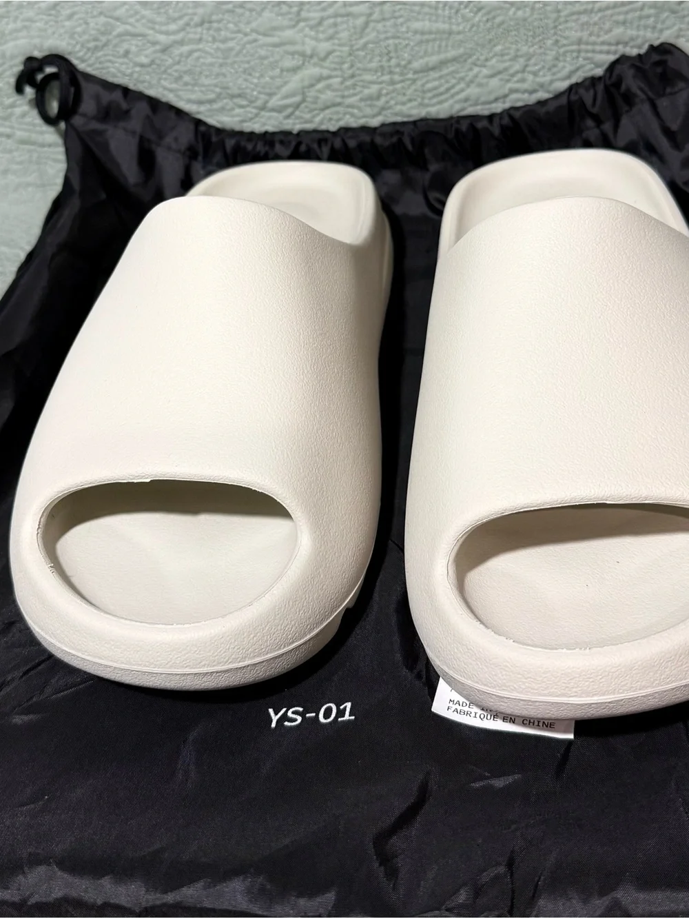 Yeezy Slides-Cream-Size 10 Men’s-New in Bag